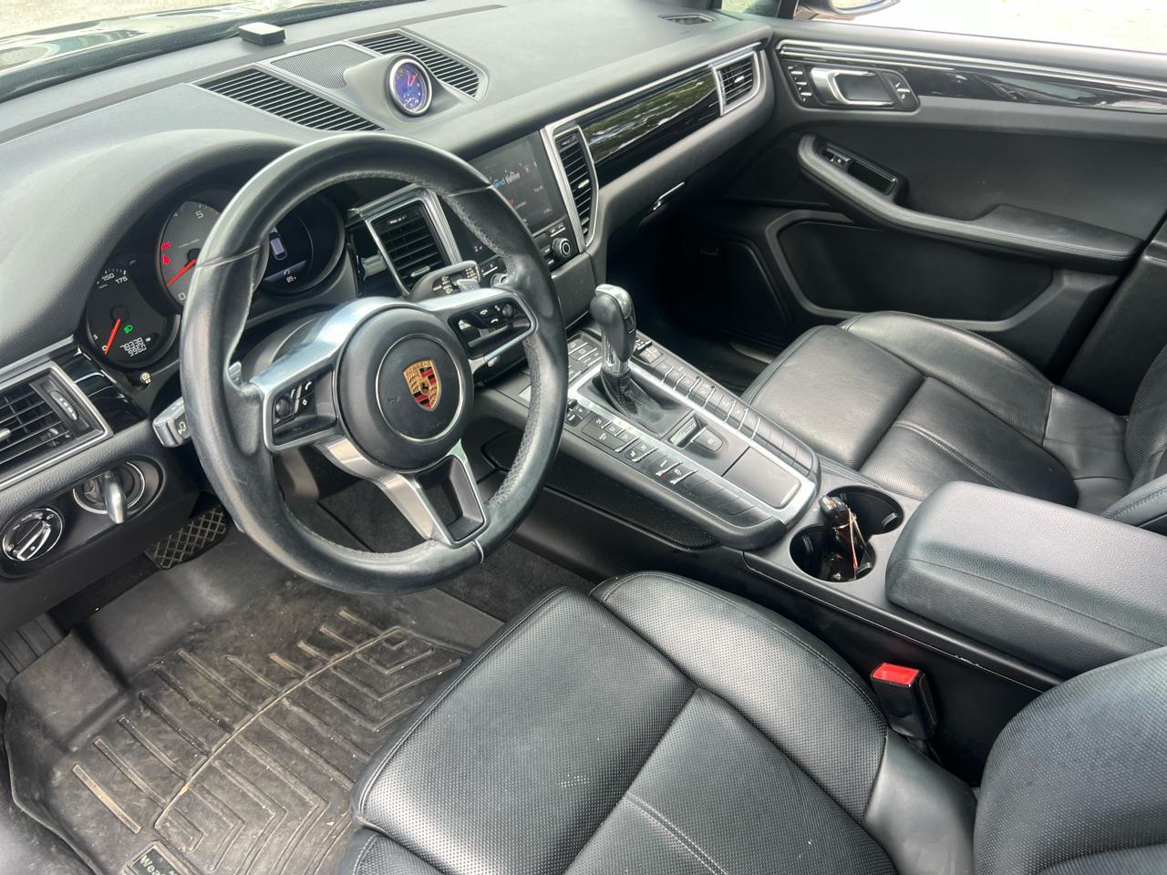 Porsche Macans - Thumbnail 14