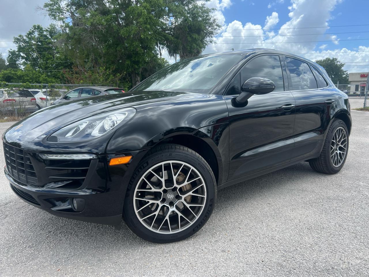 Porsche Macans - Thumbnail 2