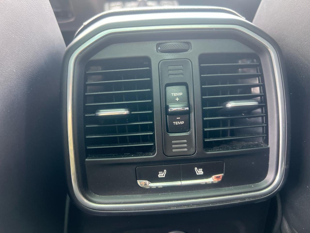 Porsche Macans - Thumbnail 20