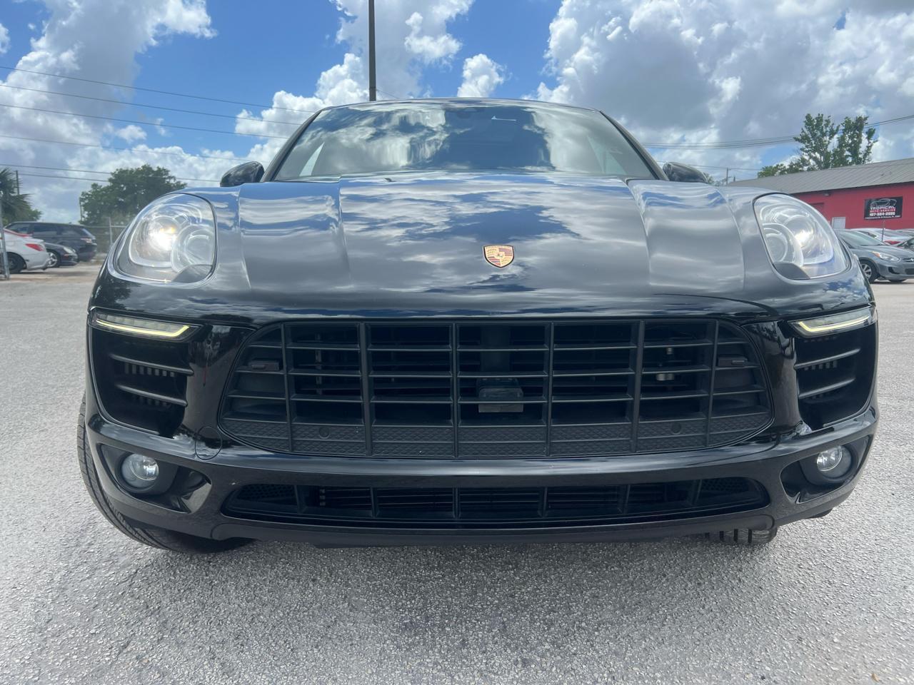 Porsche Macans - Thumbnail 11