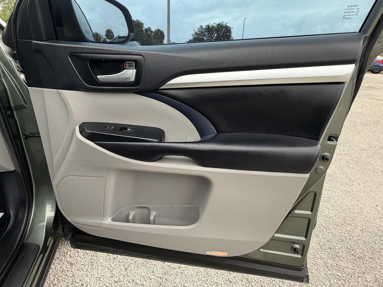 Toyota Highlanderfwd 4Dr V6 Xle (Natl) - Thumbnail 6