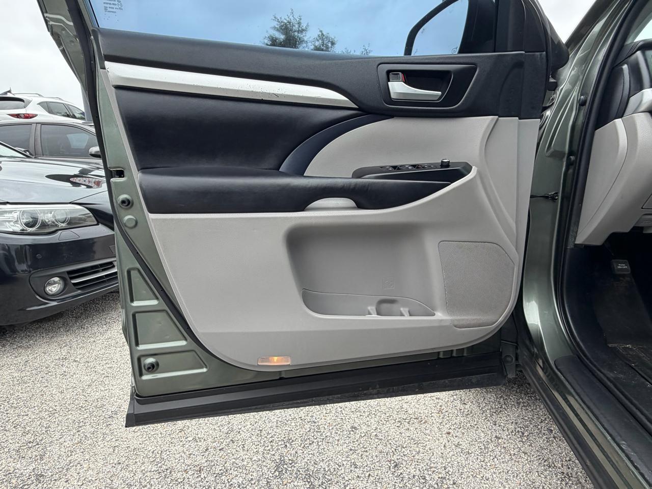 Toyota Highlanderfwd 4Dr V6 Xle (Natl) - Thumbnail 8