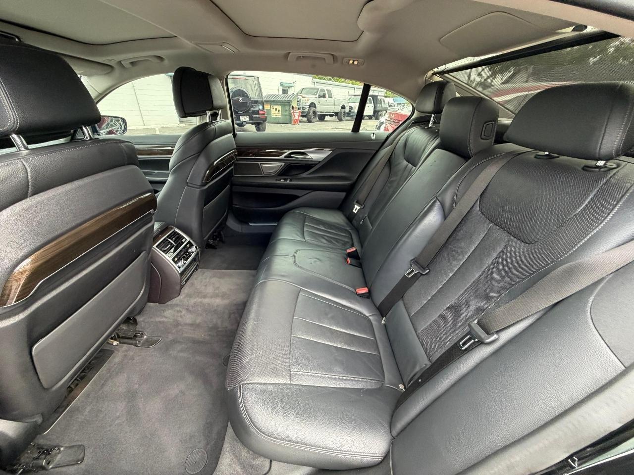 Bmw 7-Series740I - Thumbnail 13