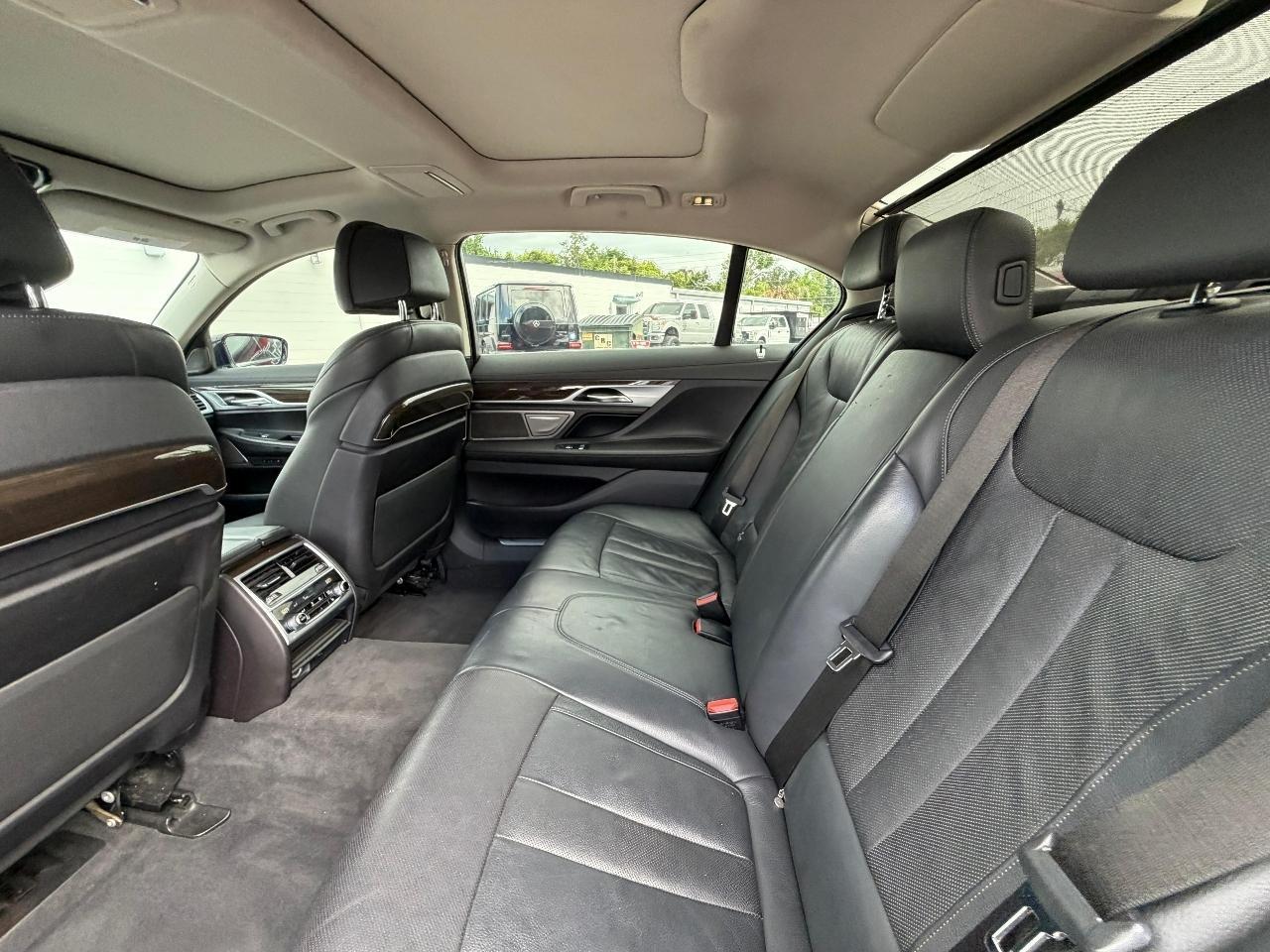 Bmw 7-Series740I - Thumbnail 12