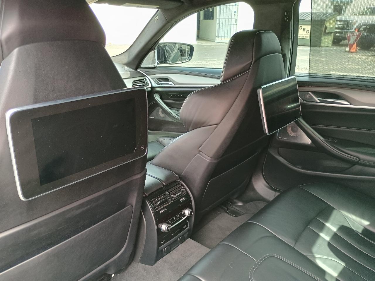 Bmw M5Sedan - Thumbnail 12