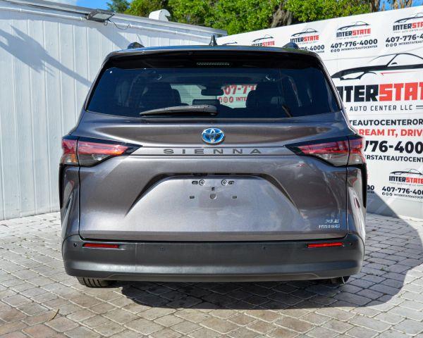 TOYOTA SIENNA - Thumbnail 5