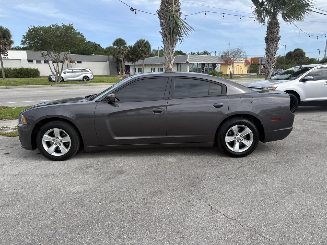 Dodge Charger - Thumbnail 2