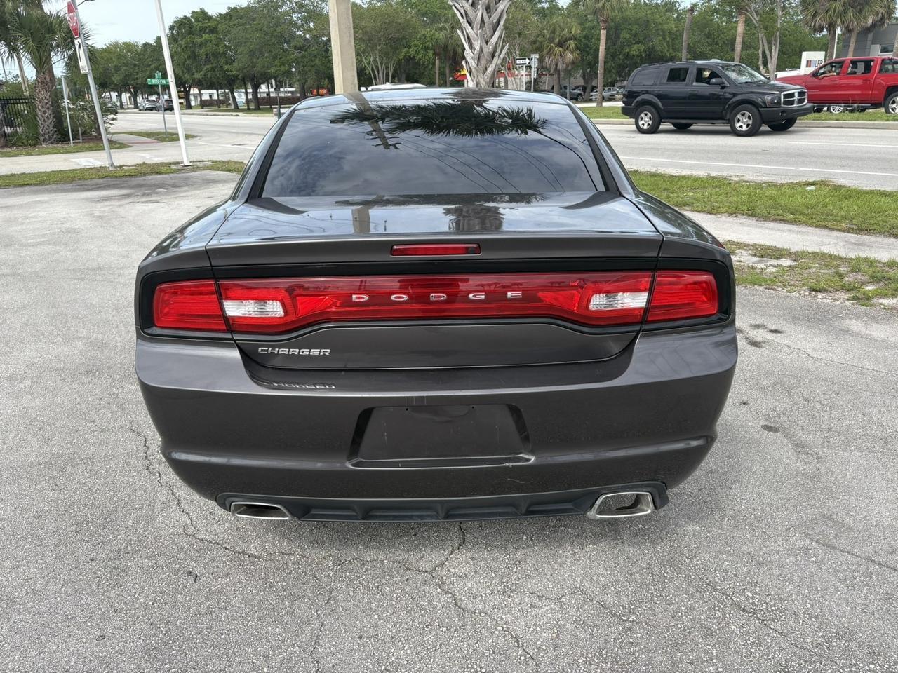 Dodge Charger - Thumbnail 3