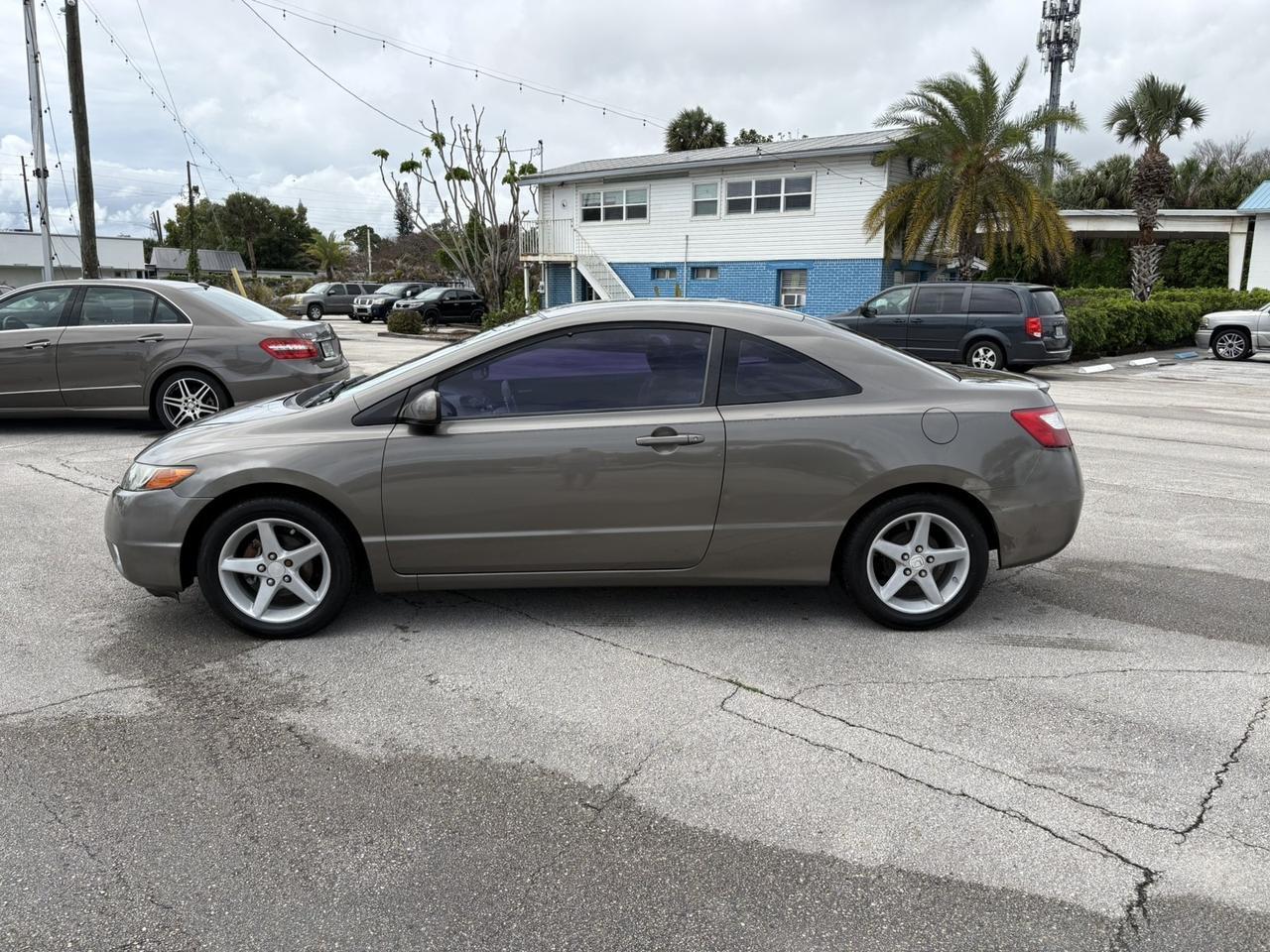 Honda Civic Cpe - Thumbnail 2