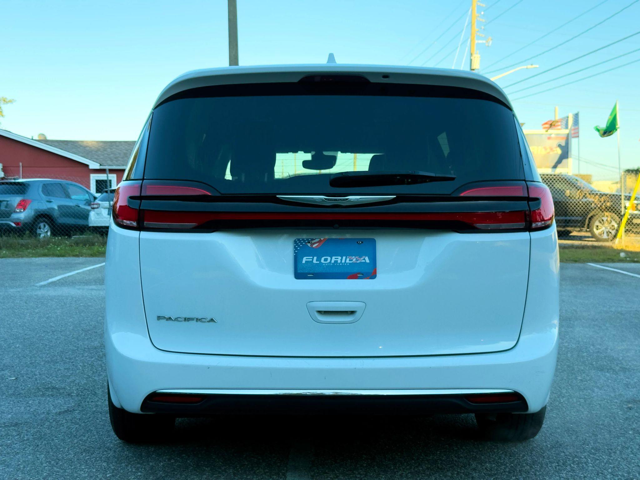 Chrysler Pacifica Touring L - Thumbnail 9