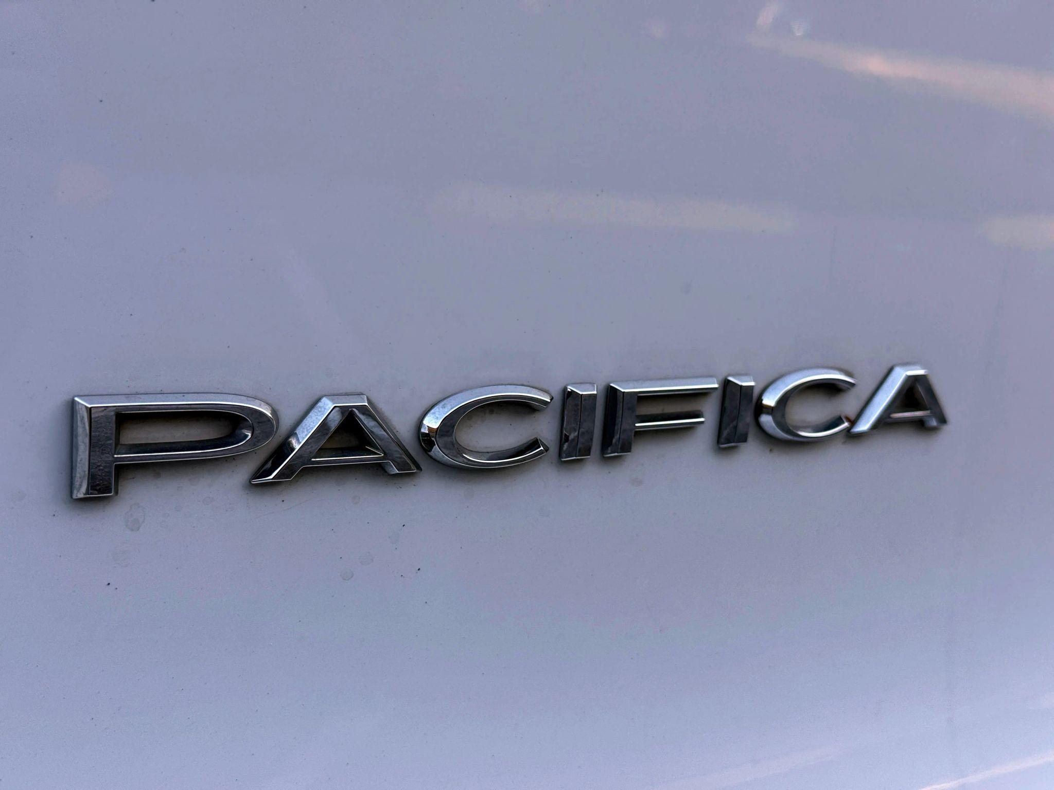 Chrysler Pacifica Touring L - Thumbnail 14