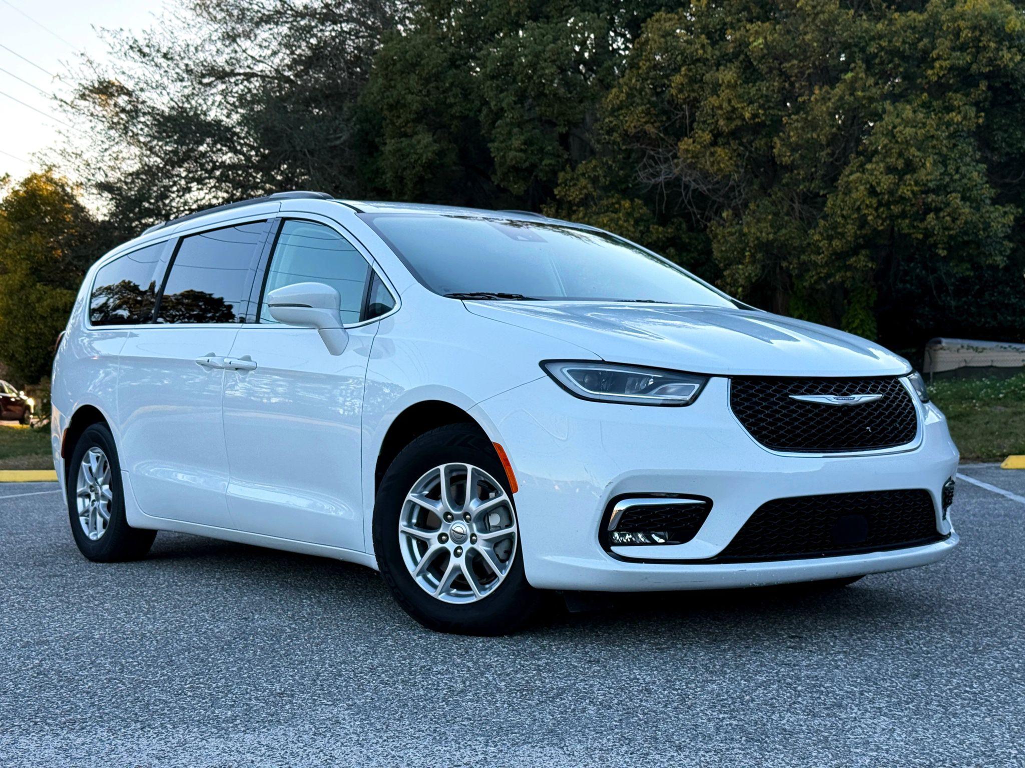 Chrysler Pacifica Touring L - View 1