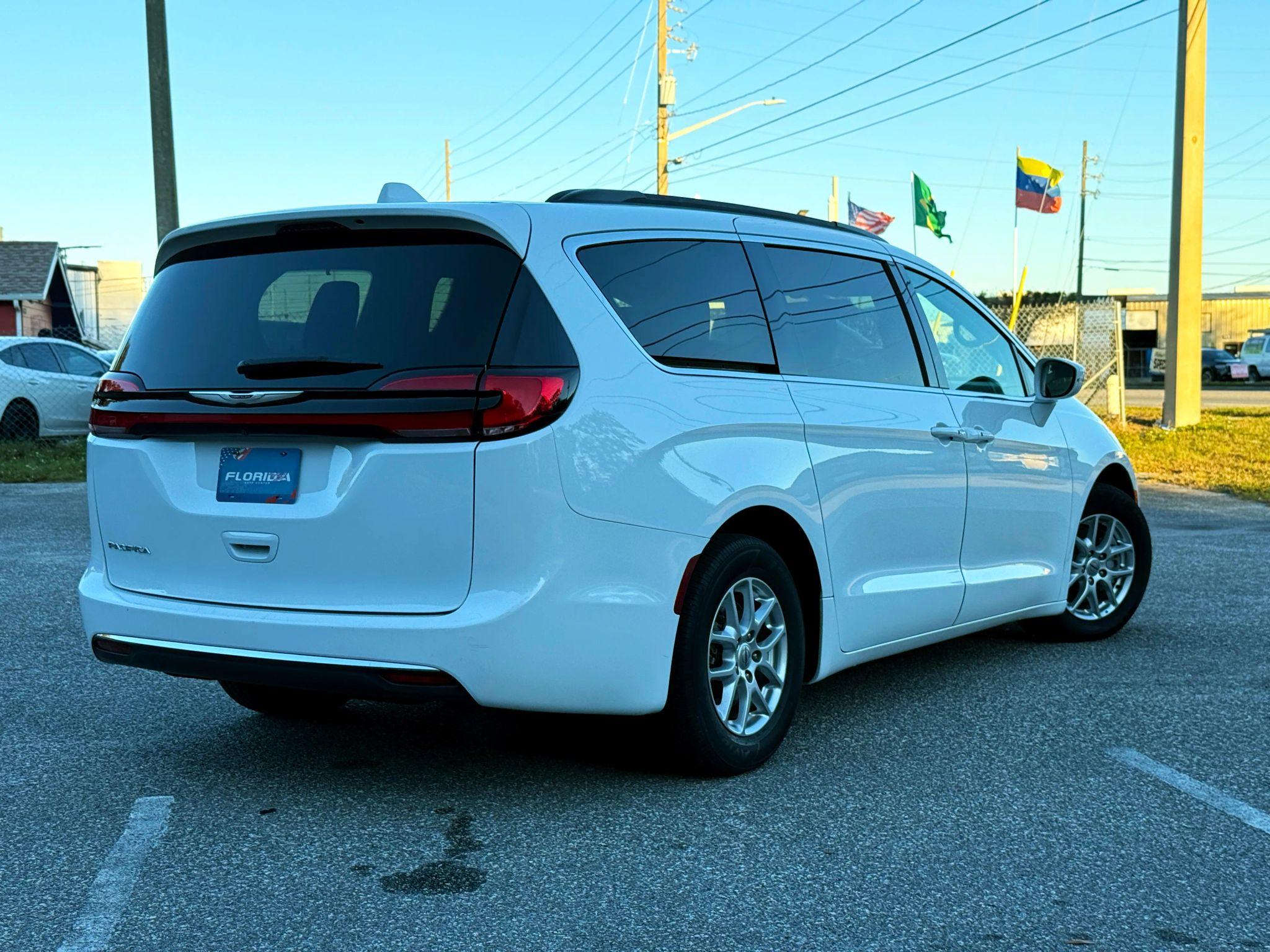 Chrysler Pacifica Touring L - Thumbnail 8