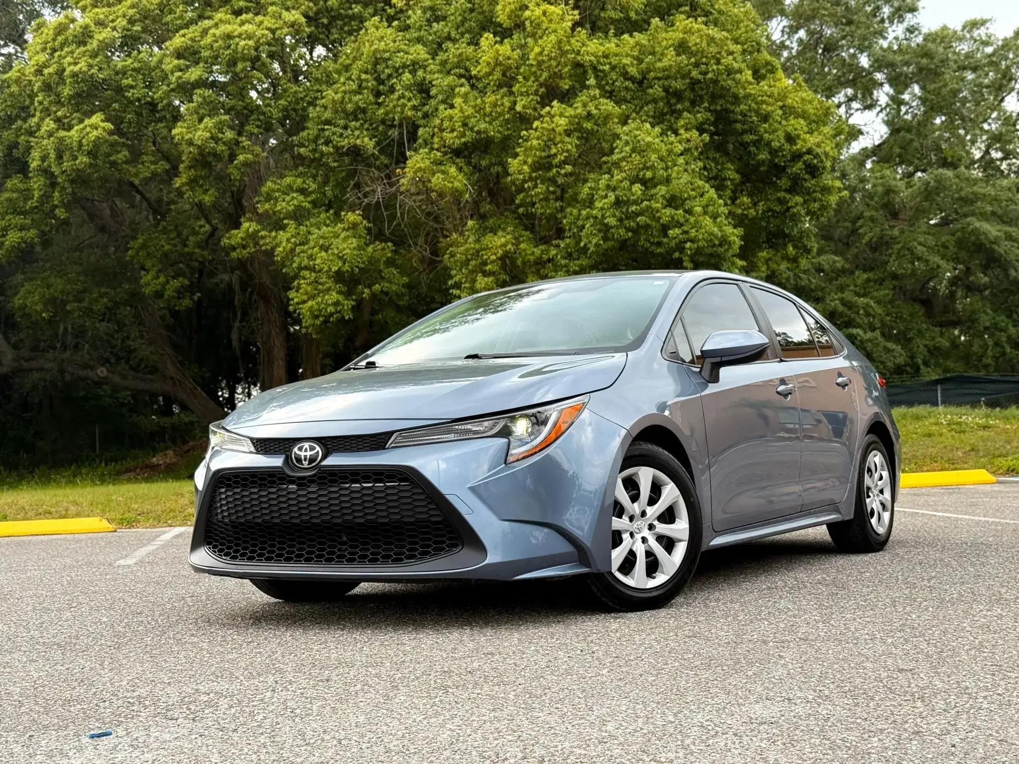 Toyota Corolla Le - Thumbnail 2