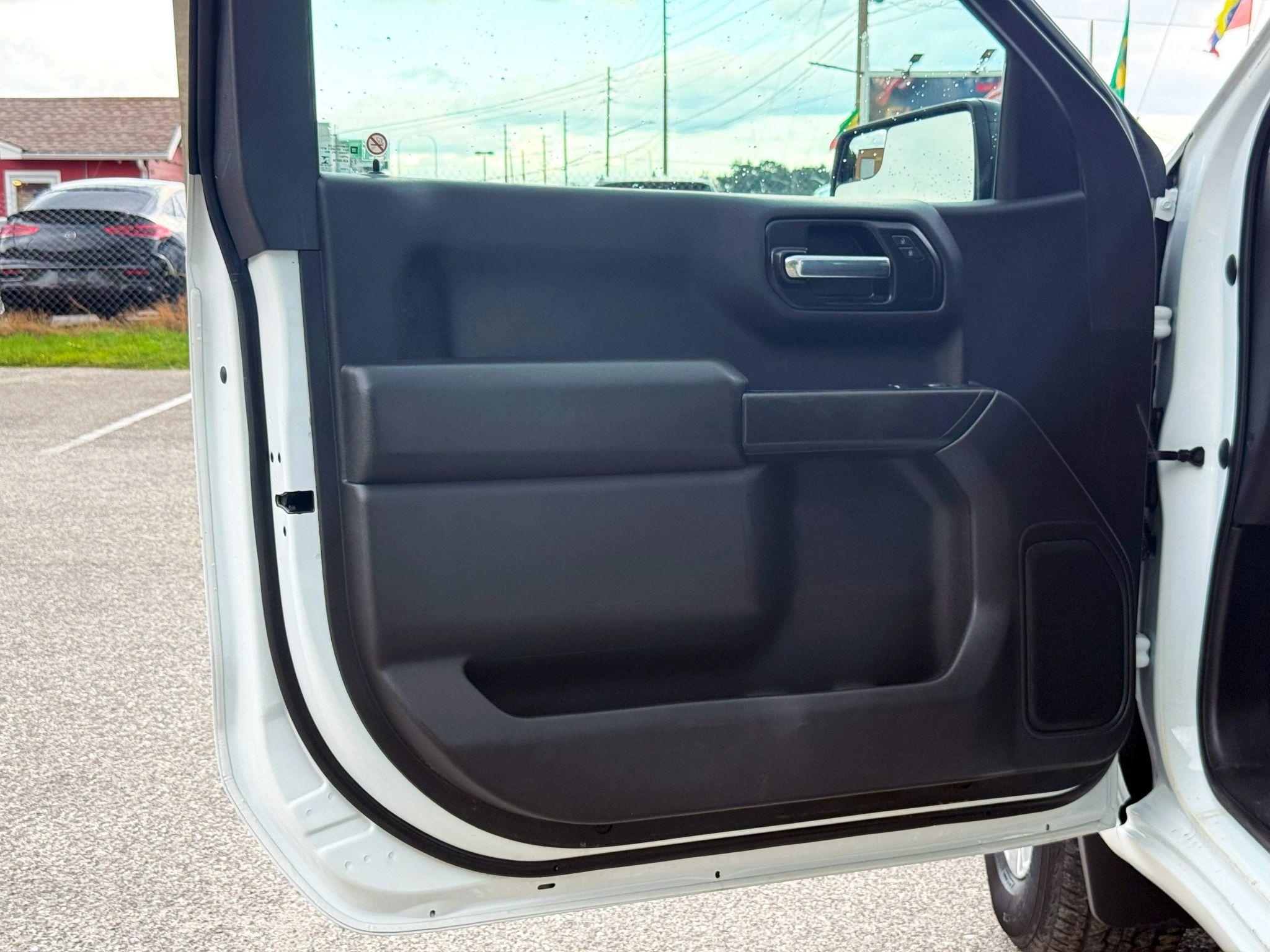 Chevrolet Silverado 1500 - Thumbnail 12