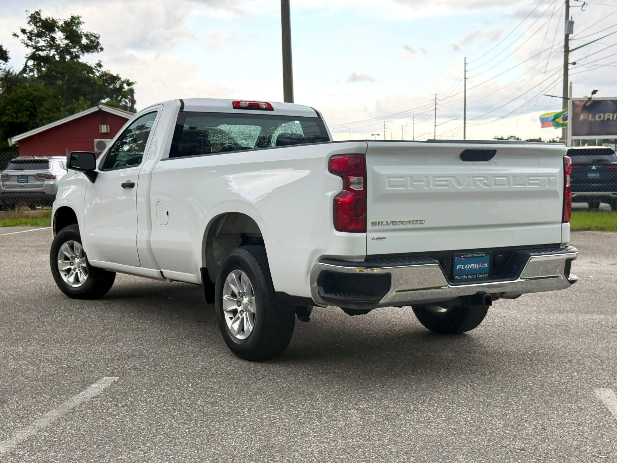 Chevrolet Silverado 1500 - Thumbnail 4