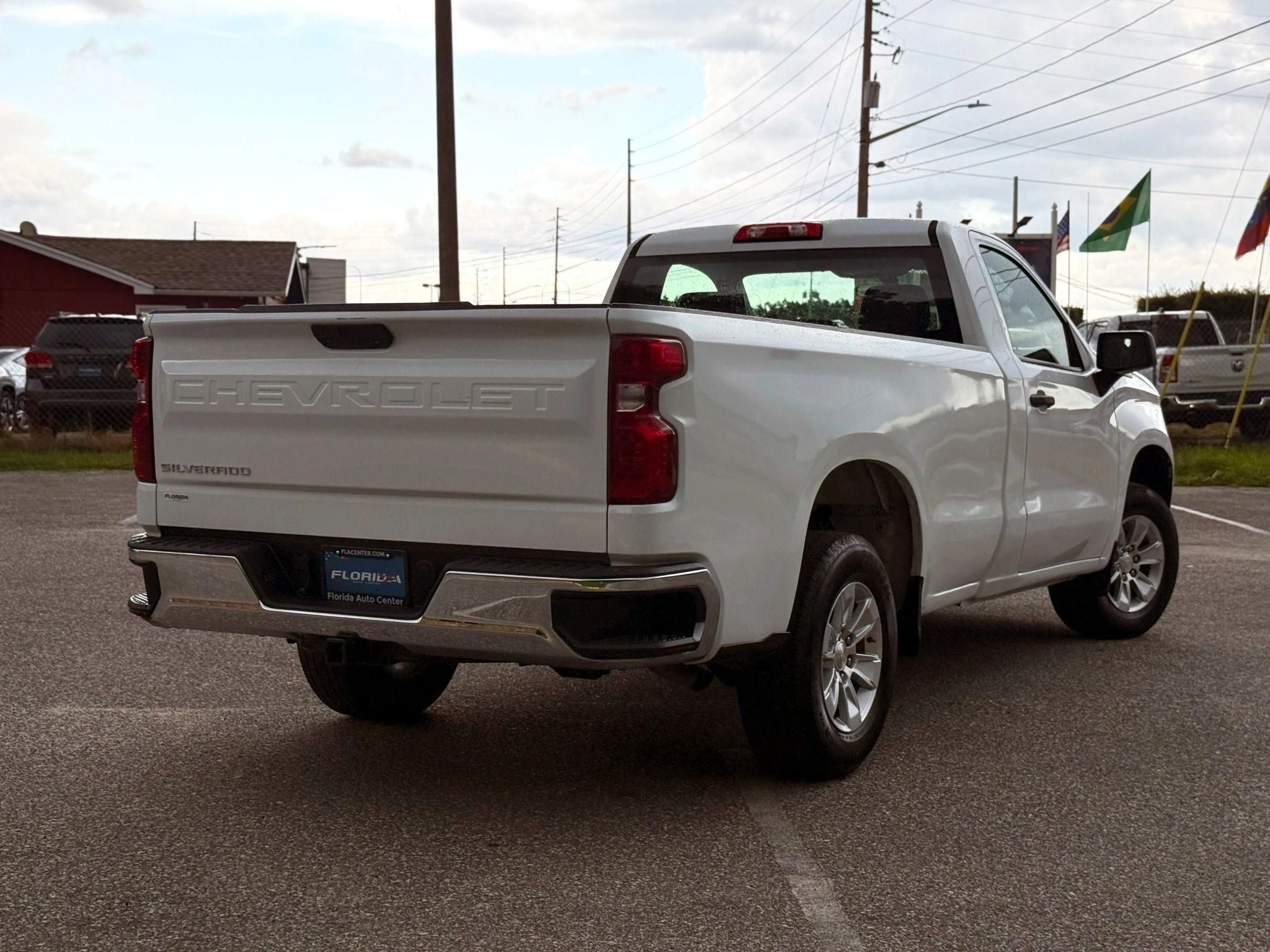 Chevrolet Silverado 1500 - Thumbnail 3