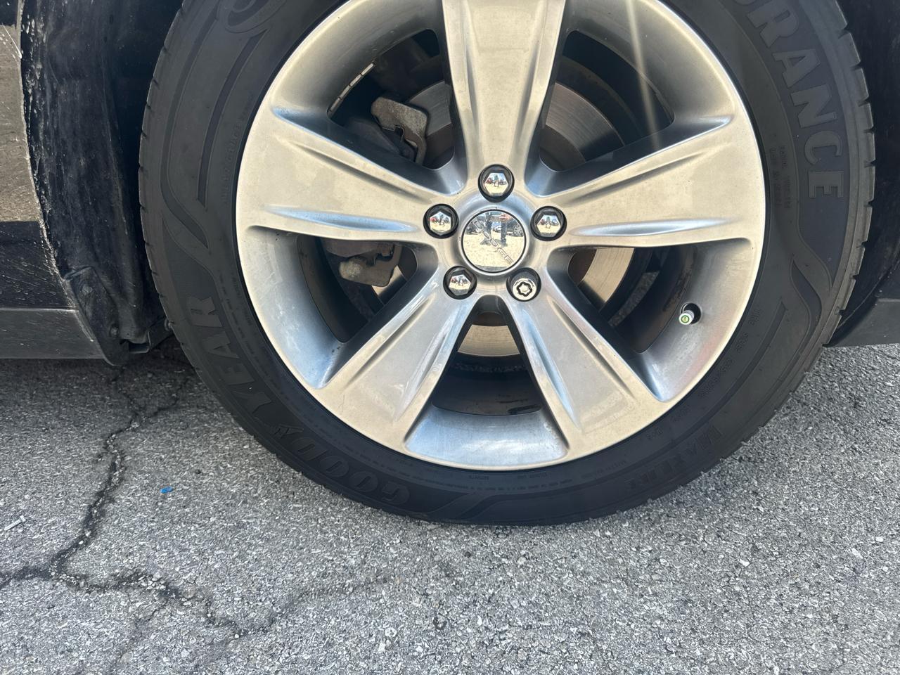 Dodge Challenger Sxt - Thumbnail 2