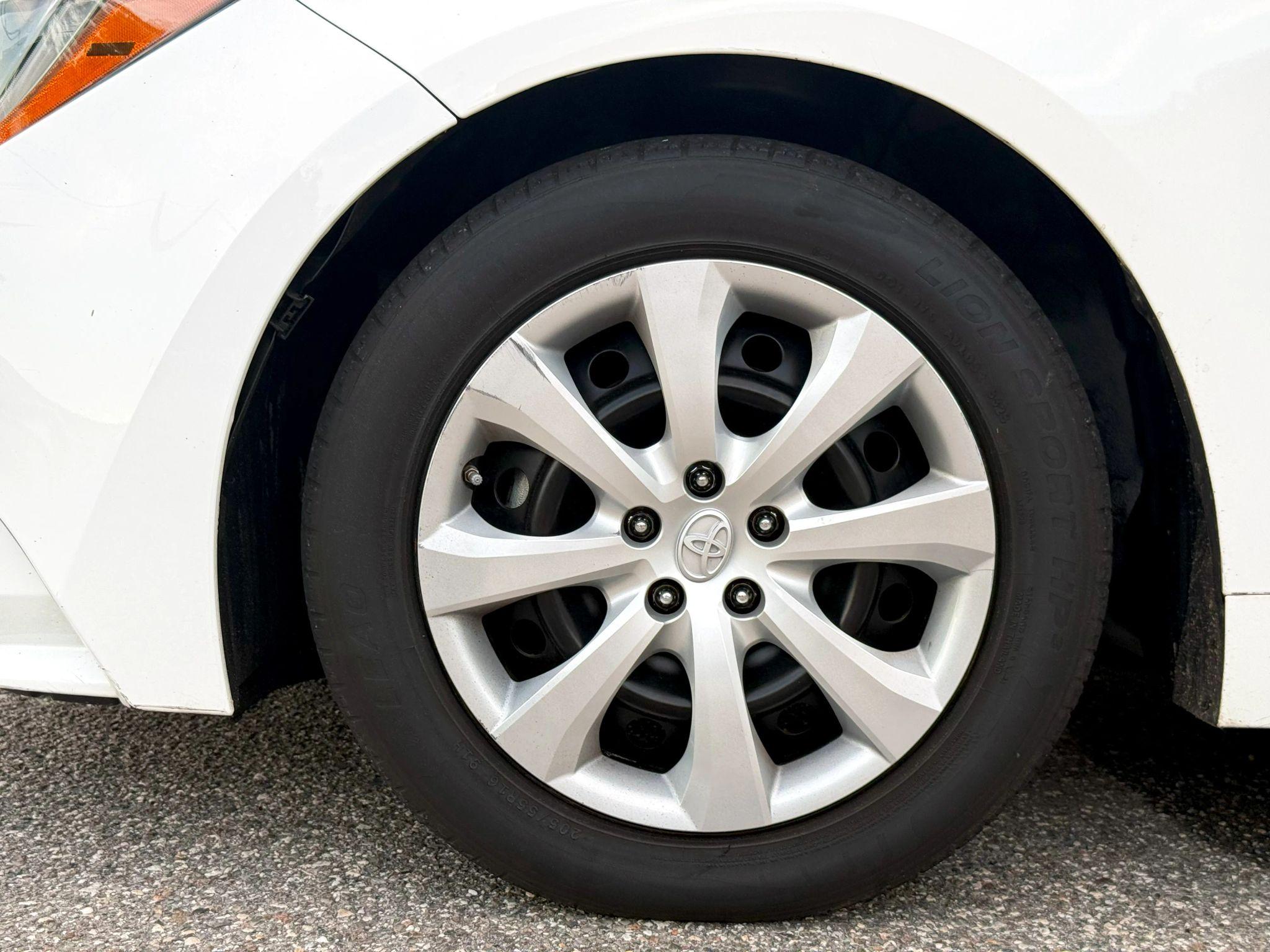 Toyota Corolla Le - Thumbnail 9