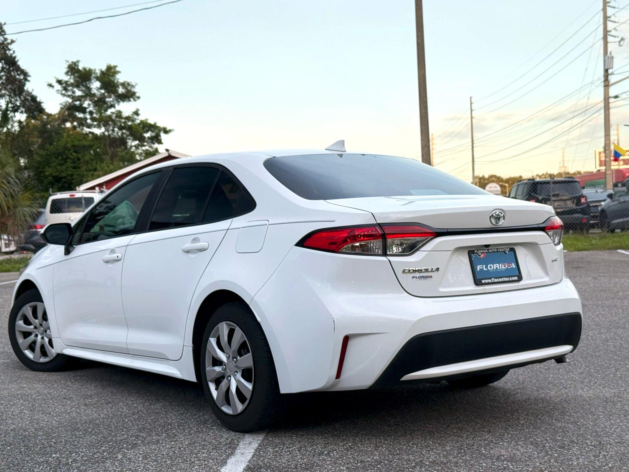 Toyota Corolla Le - Thumbnail 4