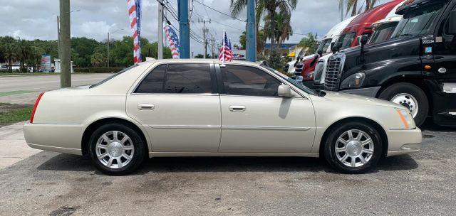 CADILLAC DTS - Thumbnail 2