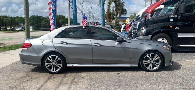 MERCEDES-BENZ E-CLASS - Thumbnail 2