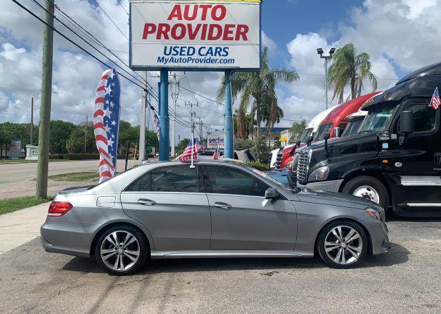 MERCEDES-BENZ E-CLASS - Thumbnail 3