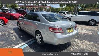 Toyota Camry - Thumbnail 14