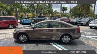 Volkswagen Jetta - Thumbnail 13