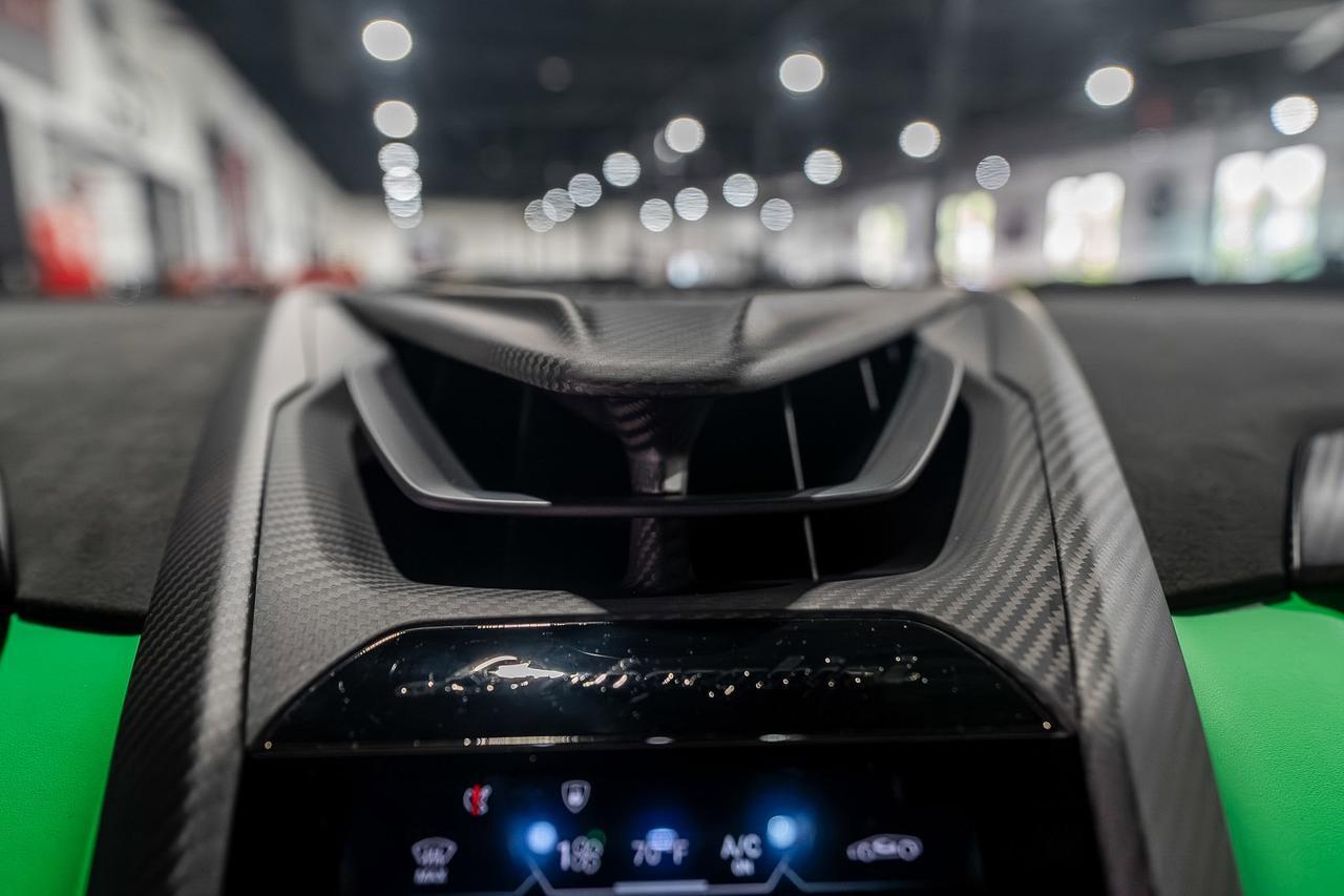 Lamborghini Revuelto - Thumbnail 17