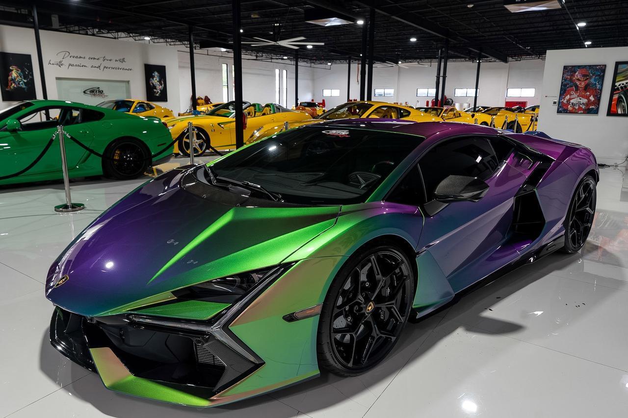 Lamborghini Revuelto - Thumbnail 3