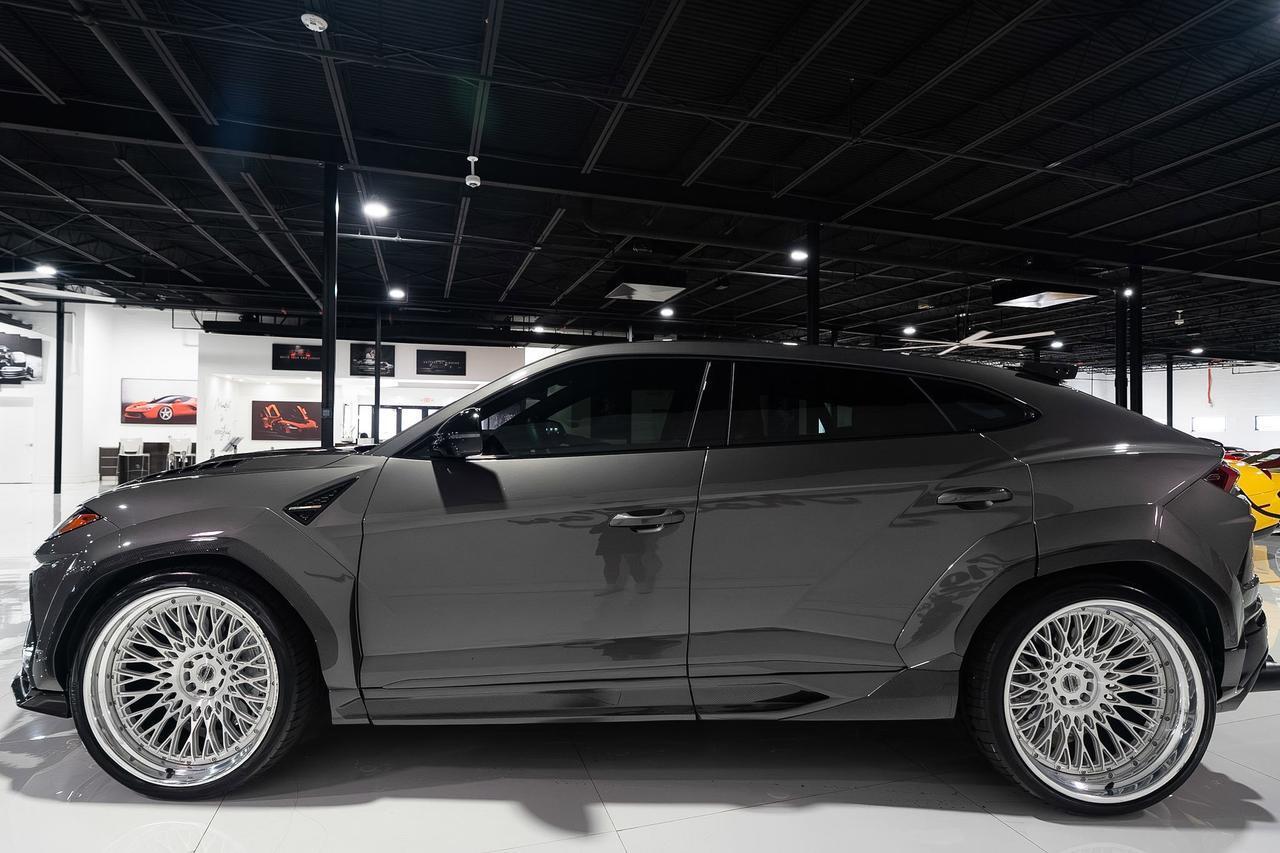 Lamborghini Urus - Thumbnail 3