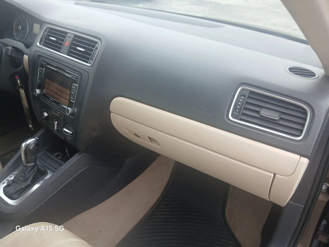 Volkswagen Jetta - Thumbnail 18