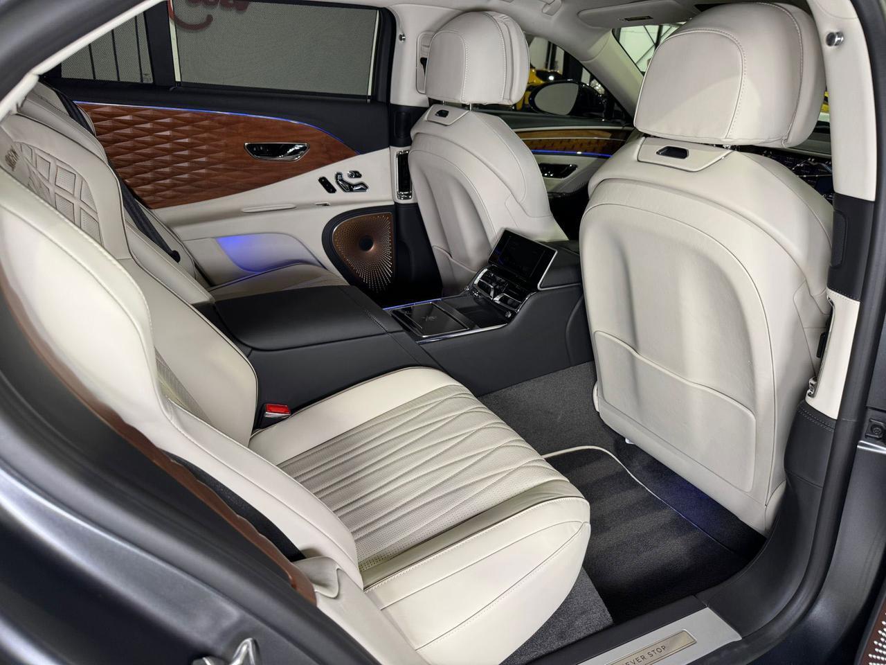 Bentley Flying Spur - Thumbnail 16