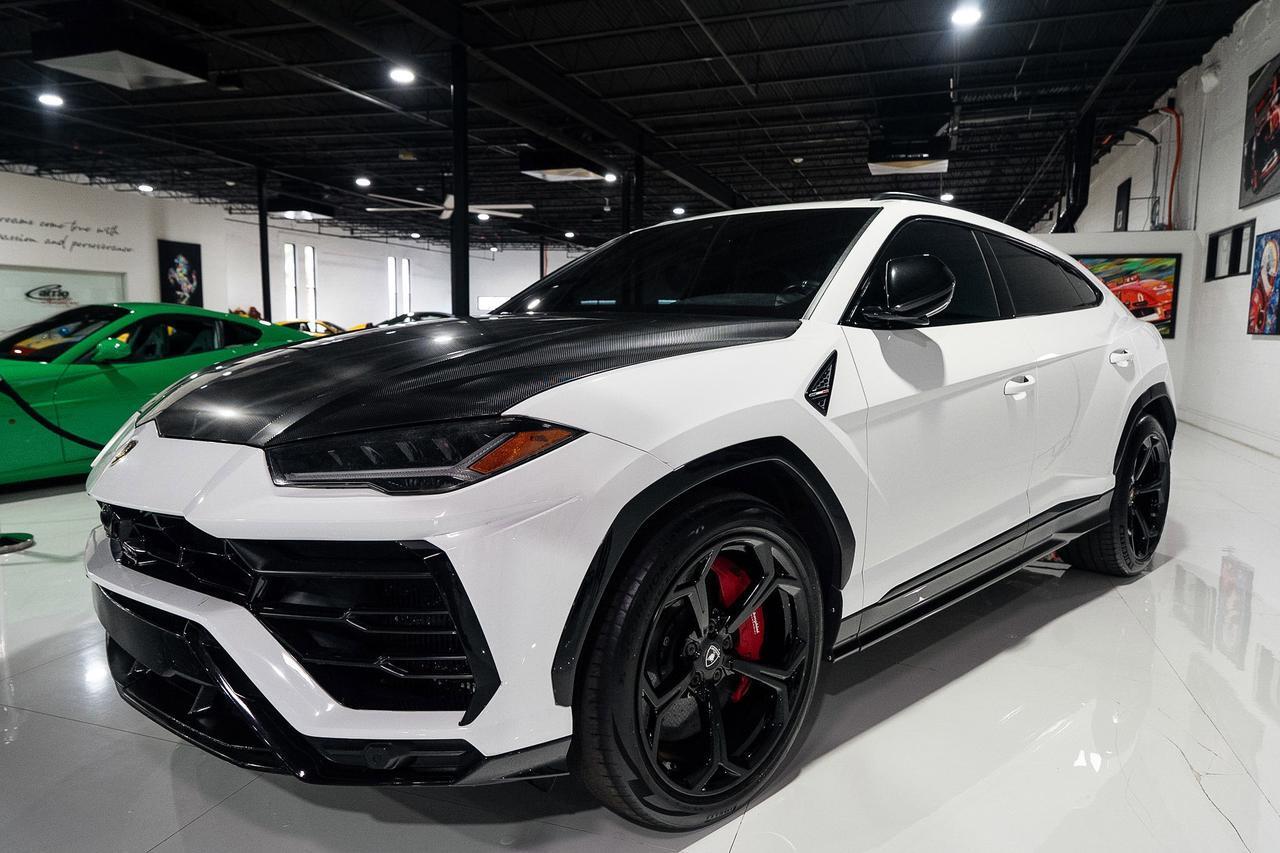 Lamborghini Urus - Thumbnail 3
