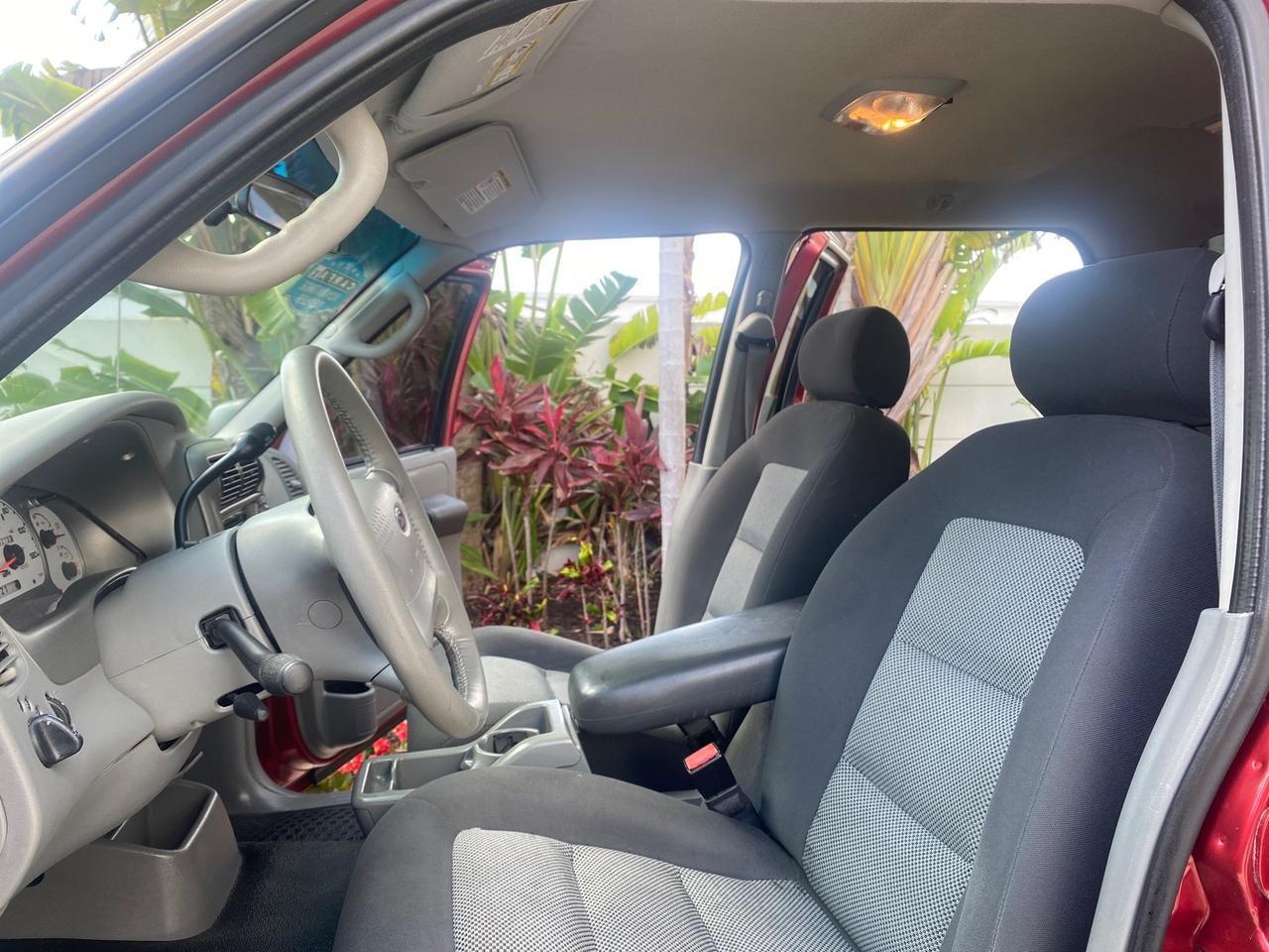 Ford Explorer Sport Trac - Thumbnail 11