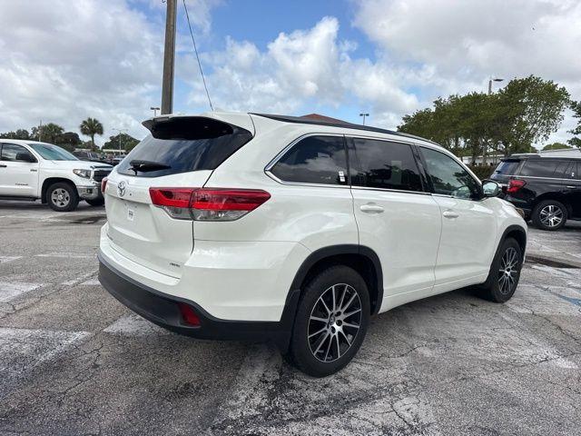 Toyota Highlander Se In Hollywood Fl | 5Tdjzrfh9Js824041 | Toyota Of Hollywood'S Amazinn Used Cars - Thumbnail 3