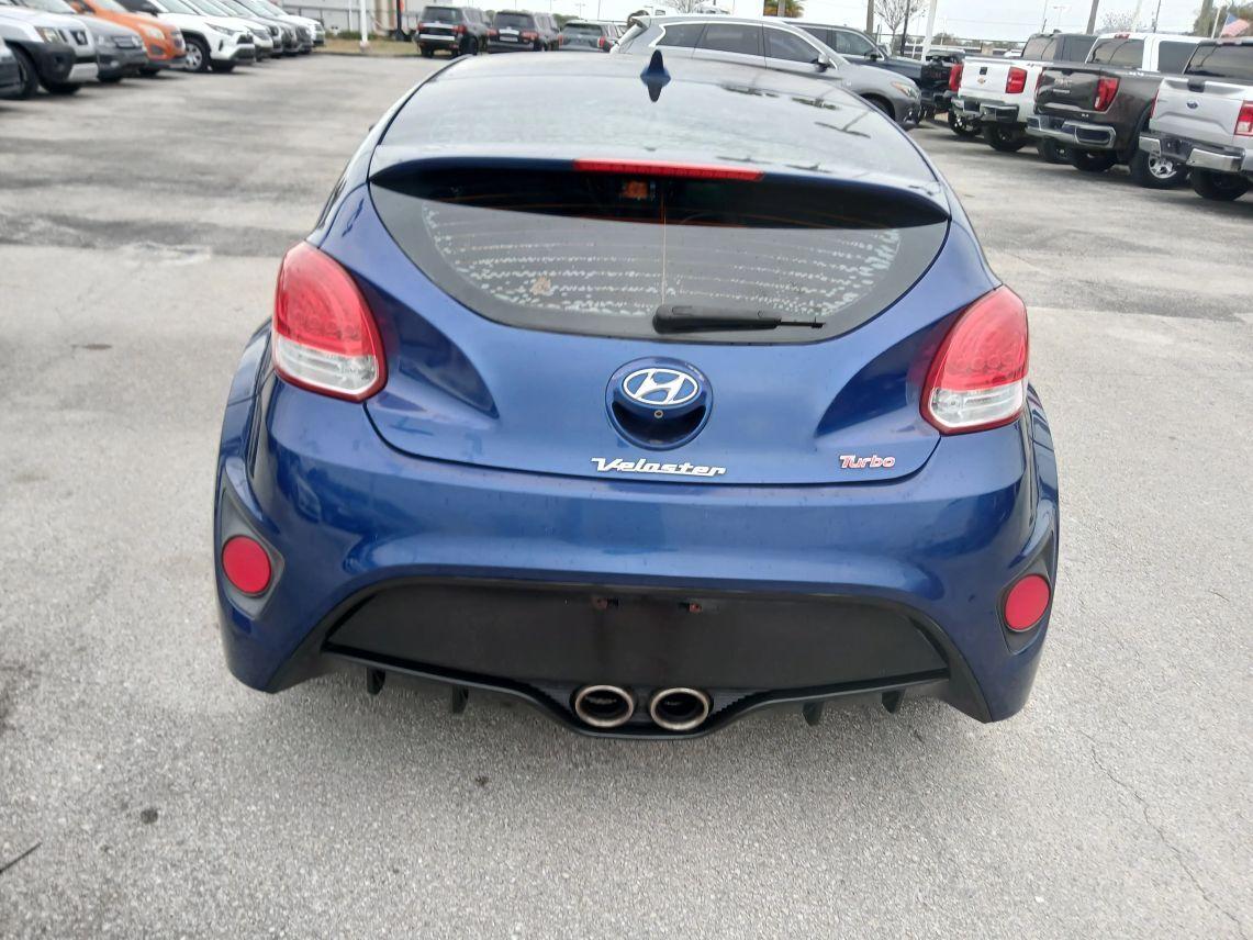 Hyundai Veloster - Thumbnail 4