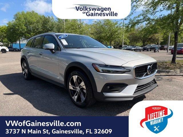 Volvo V60 Cross Country Plus With Navigation & Awd - Thumbnail 2