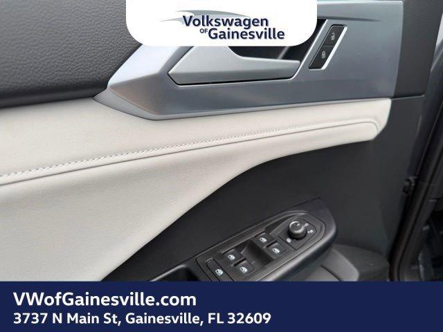 Volkswagen Taos Se Fwd Sport Utility - Thumbnail 13