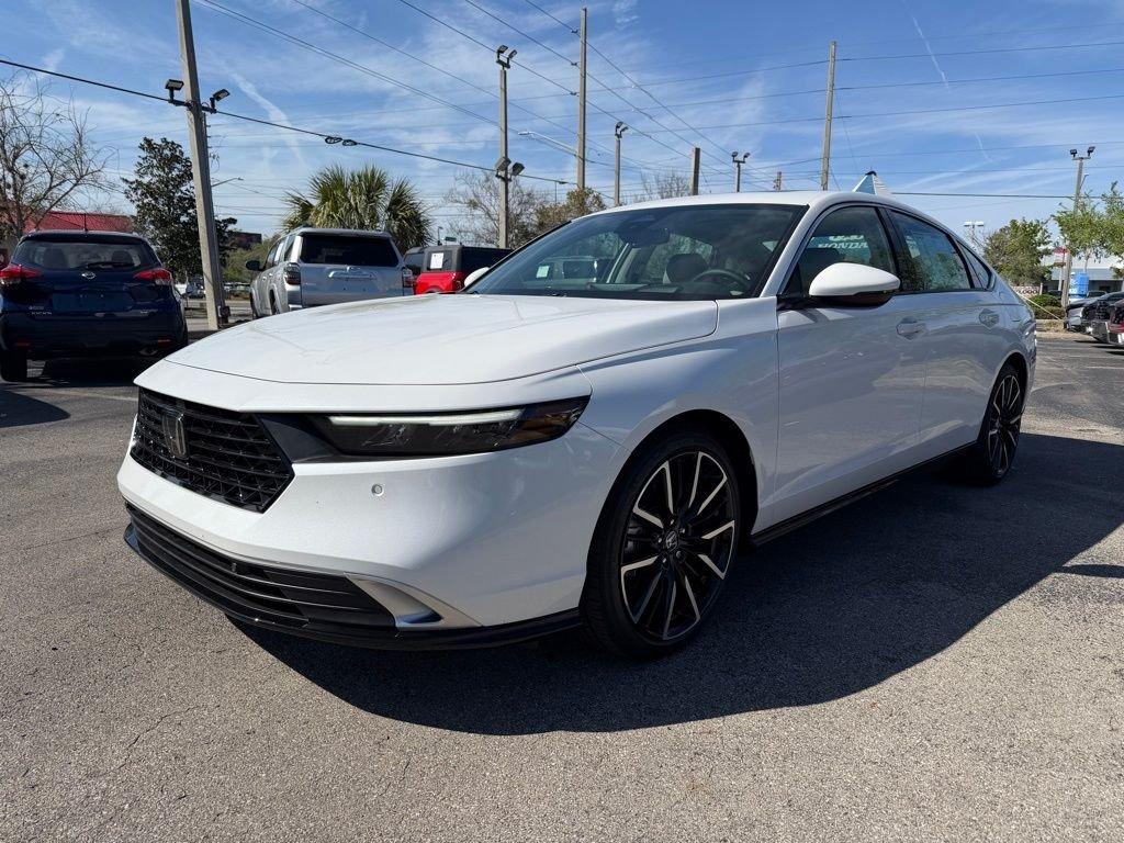 Honda Accord Hybrid Touring - Thumbnail 4