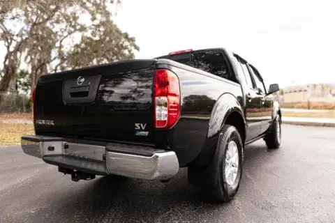 Nissan Frontier Crew Cab Sv Pickup 4D 5 Ft - Thumbnail 6