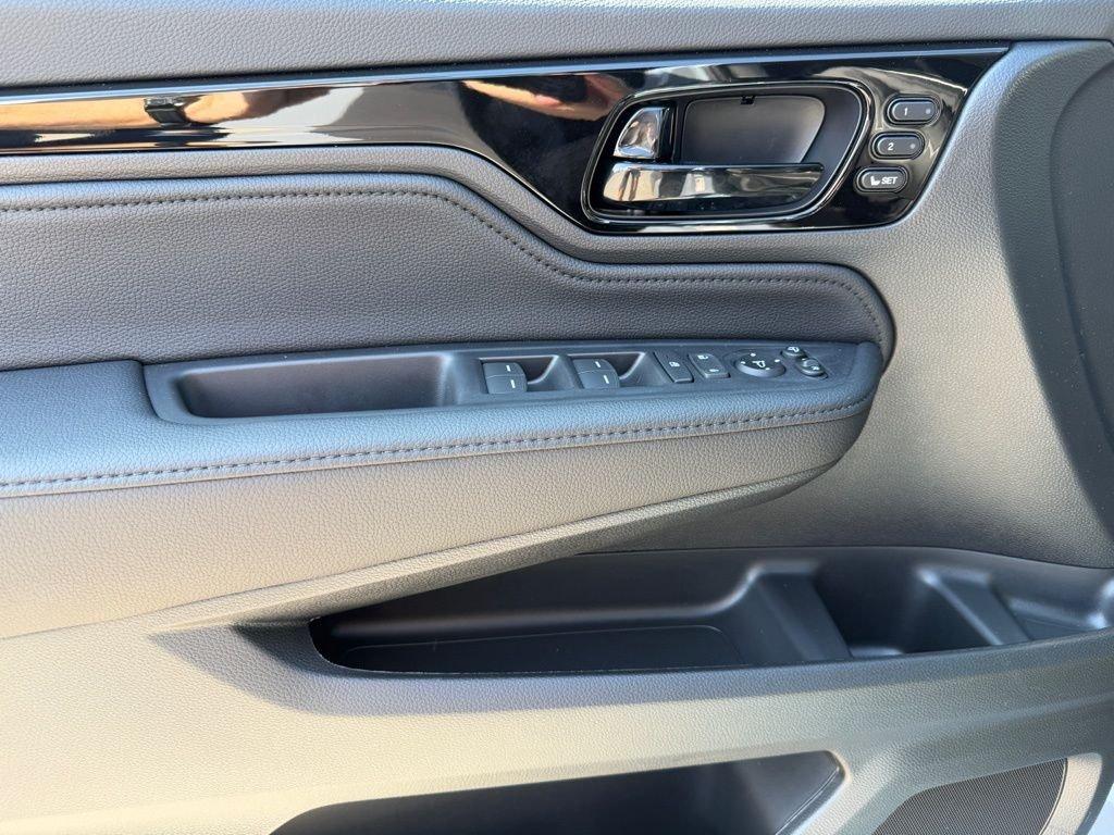 Honda Odyssey Elite - Thumbnail 13