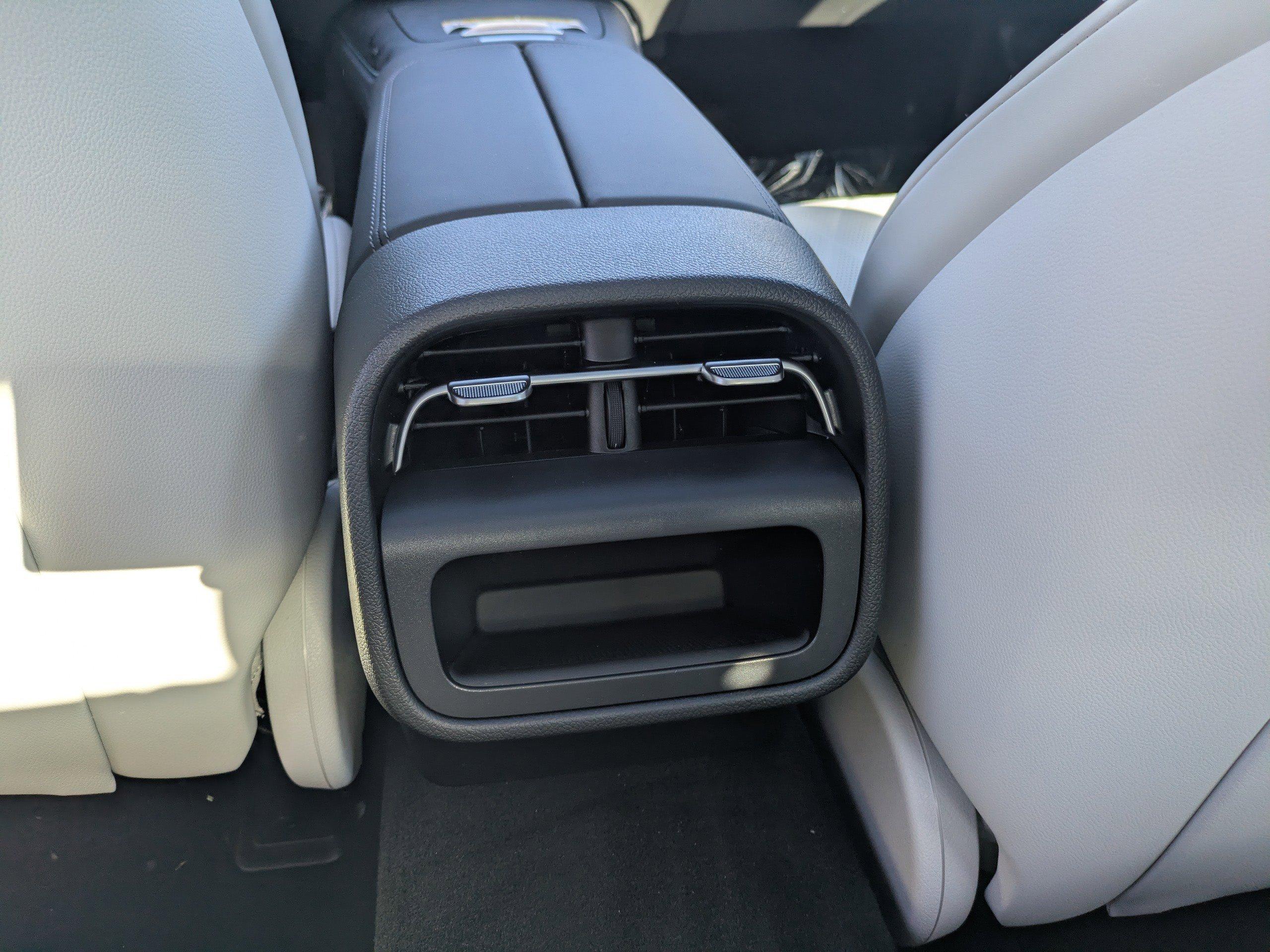 Mercedes-Benz Sedan E 350 With Navigation - Thumbnail 16