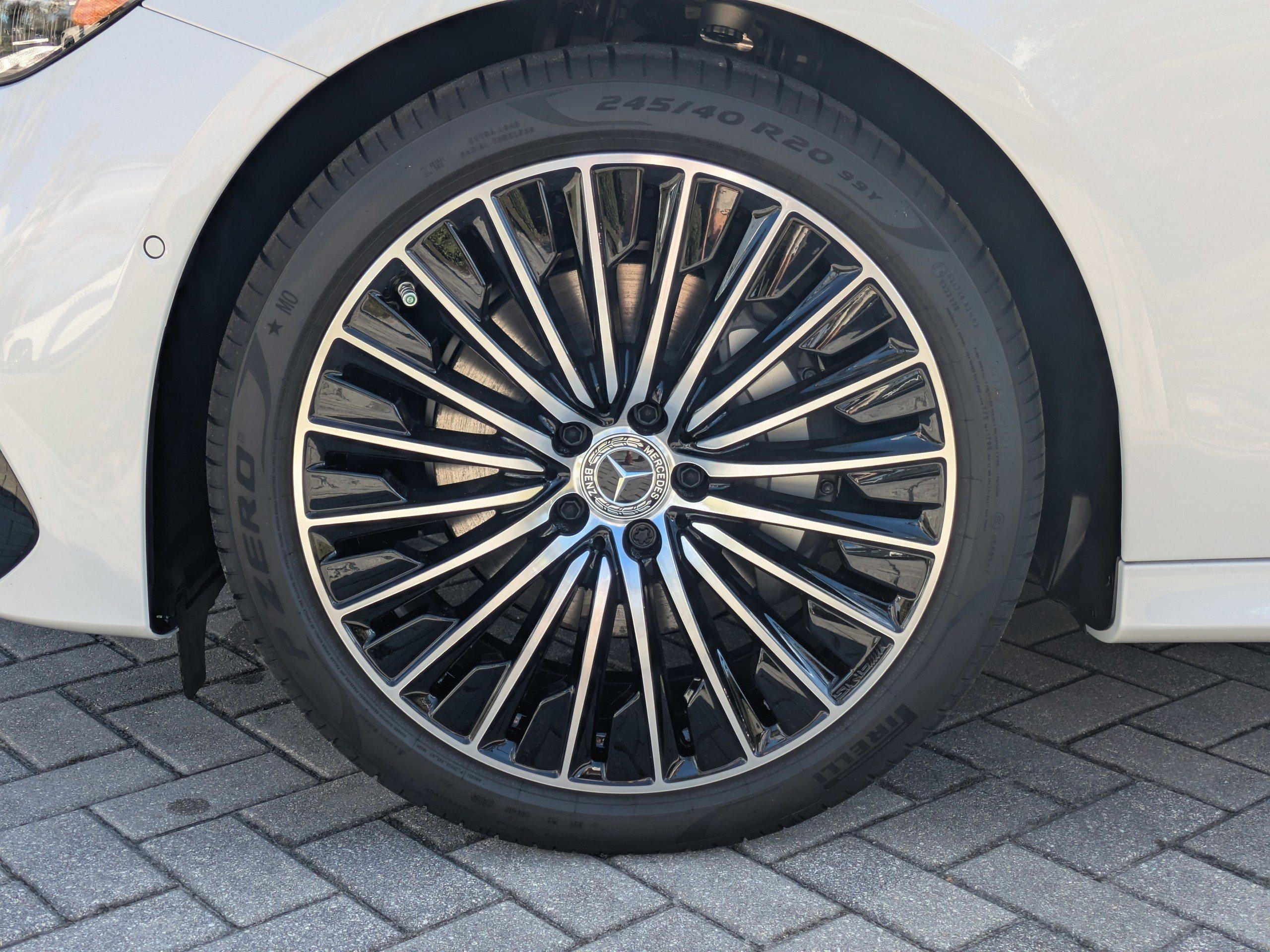 Mercedes-Benz Sedan E 350 With Navigation - Thumbnail 11