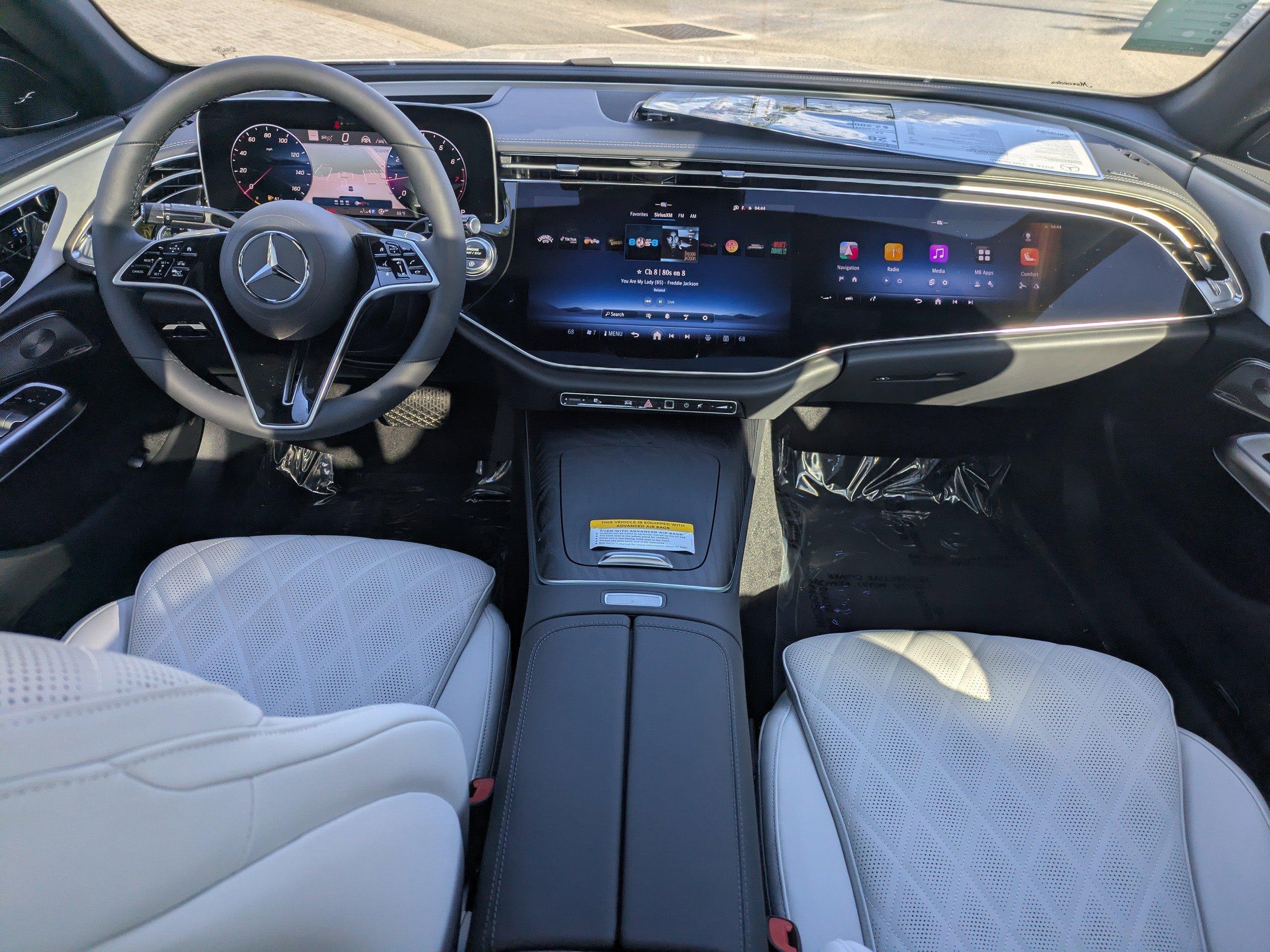 Mercedes-Benz Sedan E 350 With Navigation - Thumbnail 10