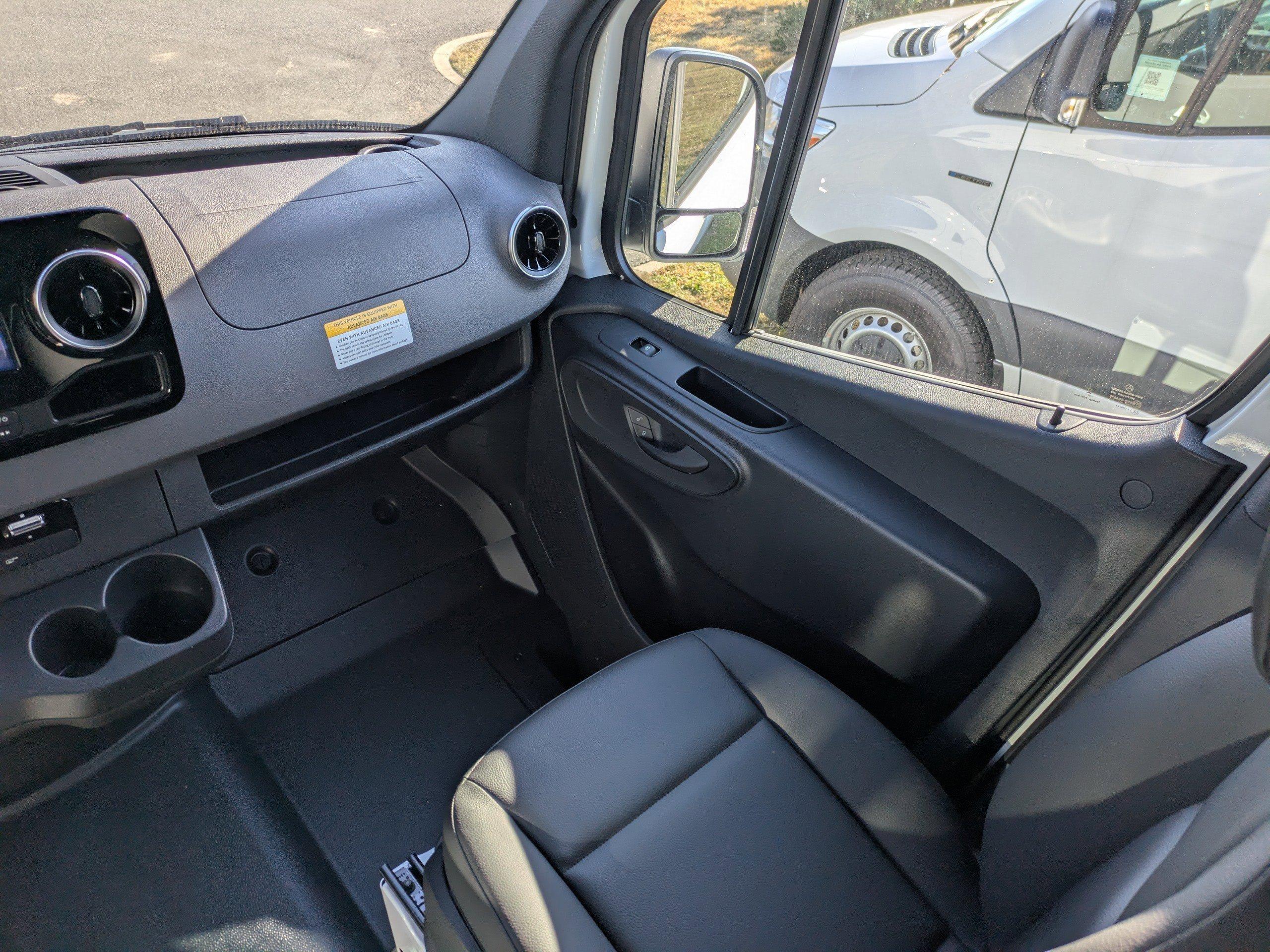 Mercedes-Benz Sprinter Crew Van 144 Wb Rwd Van - Thumbnail 20