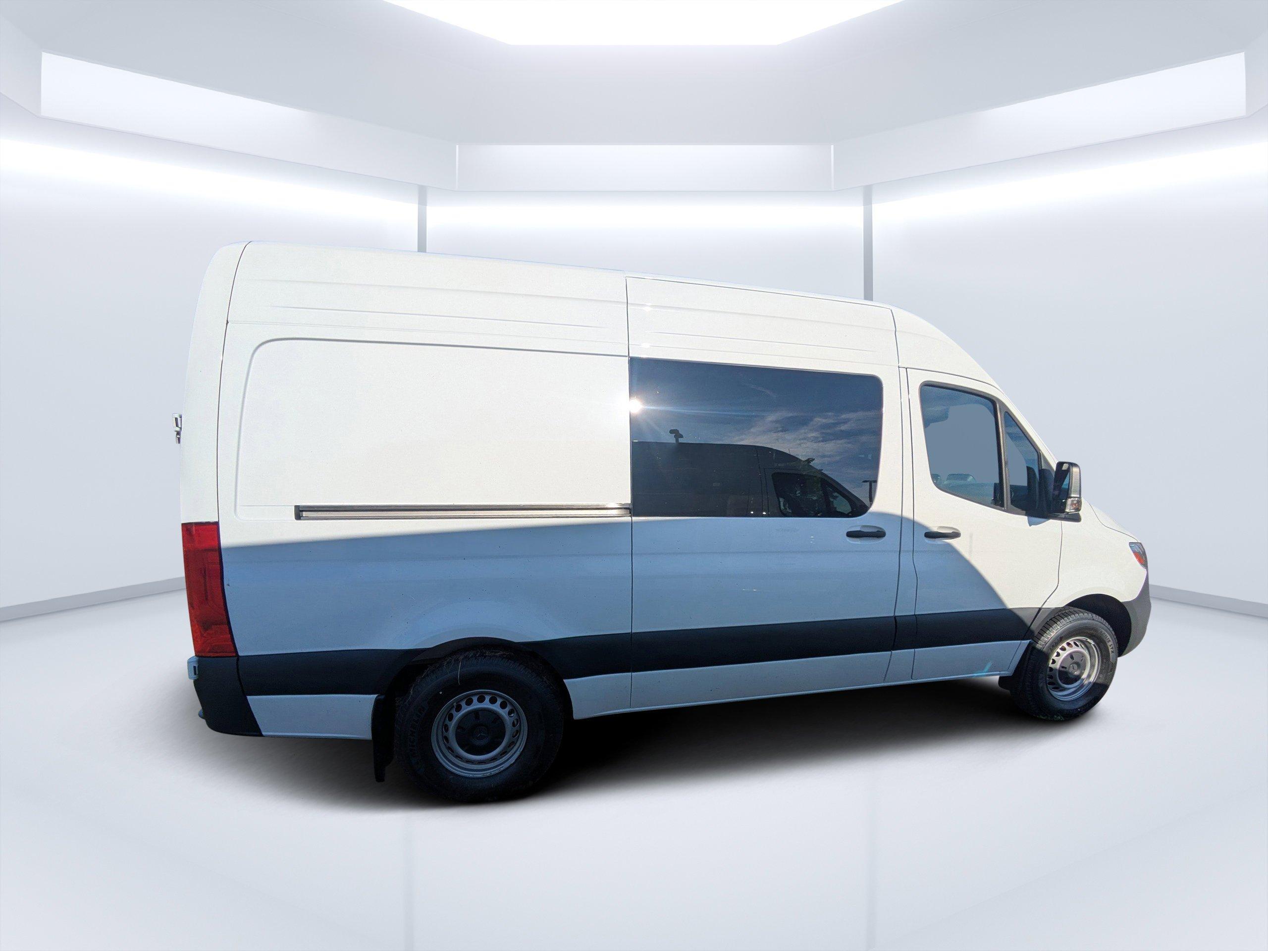 Mercedes-Benz Sprinter Crew Van 144 Wb Rwd Van - Thumbnail 3