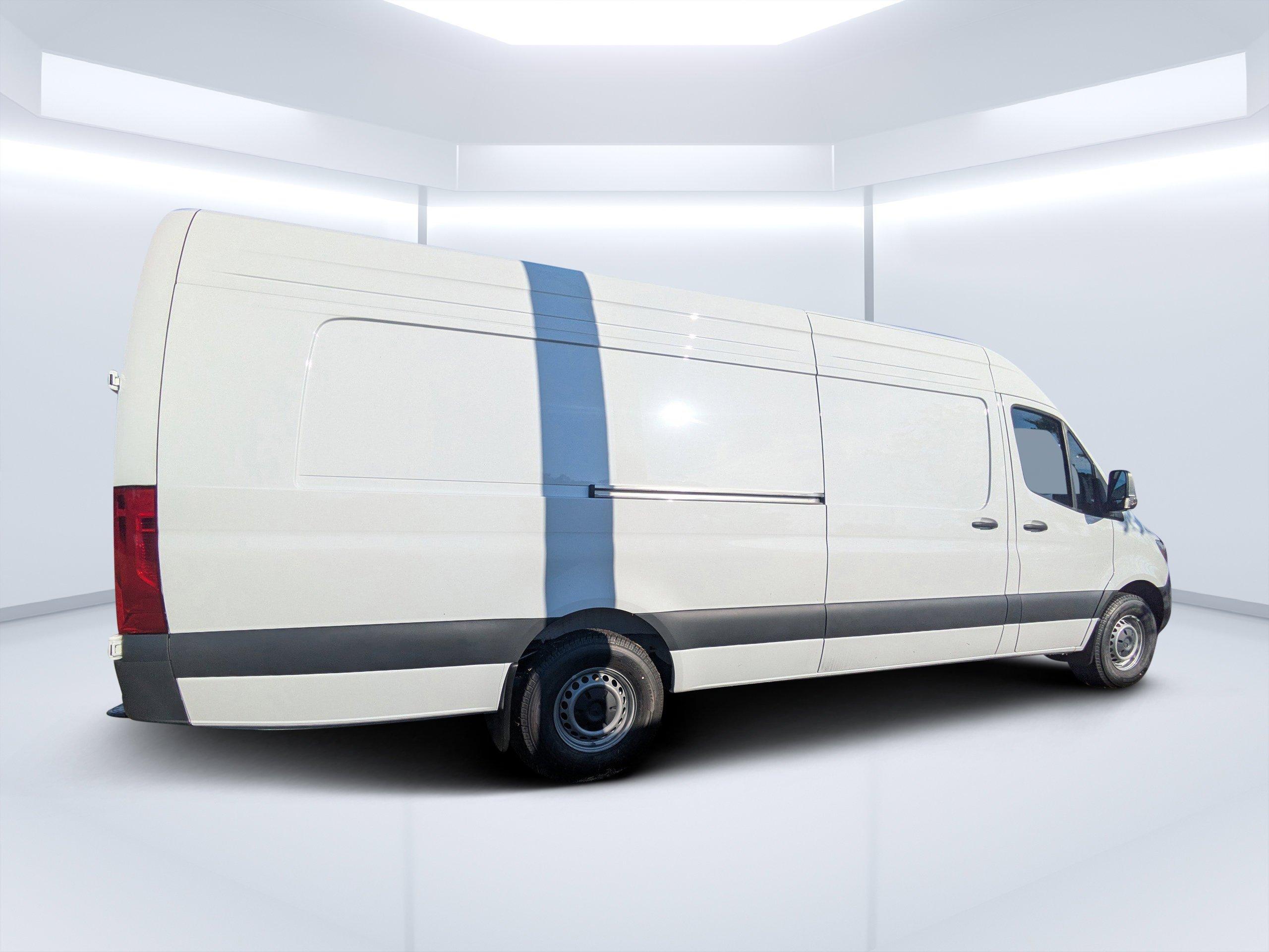 Mercedes-Benz Sprinter Cargo Van 170 Wb Rwd Van - Thumbnail 3