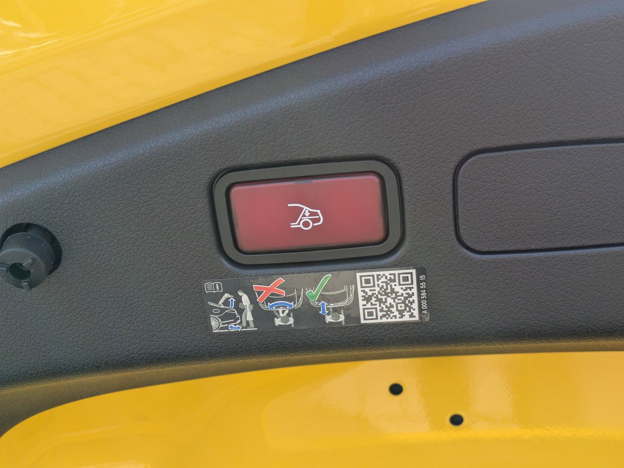 Mercedes-Benz Cle Convertible Amg® 53 4Matic®+ Cabriolet With Navigation & Awd - Thumbnail 14